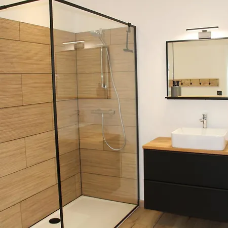 Centre Village Apartment